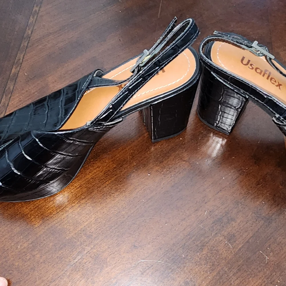 Elegant Black Croc-Embossed Platform Slingbacks